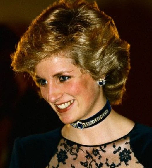 Saudi Sapphire Suite & Velvet Choker